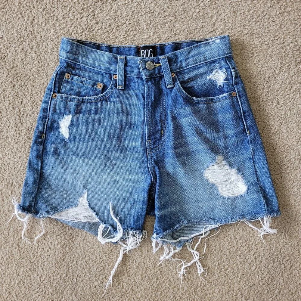 Urban Outfitters‎ BDG Women's High Rise Distressed Shorts. Size 25